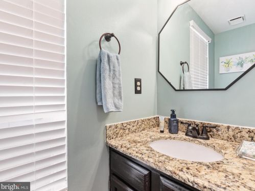 6070 Alexander Ave, Alexandria VA  22310-4382 exterior