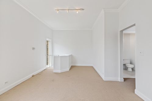 3430 Elaine Pl, Chicago IL 60657-2483 exterior