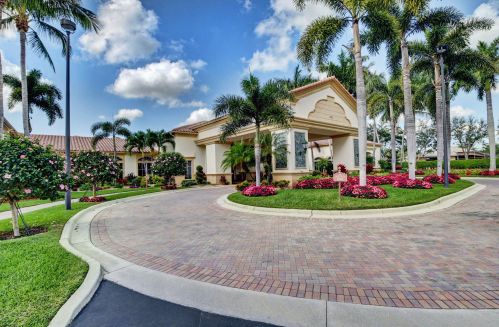 12121 Oakvista Dr, Boynton Beach FL 33437-6352 exterior