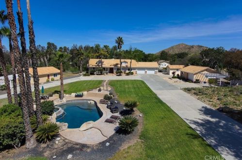 37200 Glenoaks Rd, Temecula CA 92592-8534 exterior