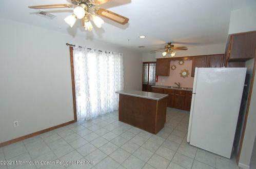 623 Berkeley Ave, Berkeley Township NJ 08721-3703 exterior