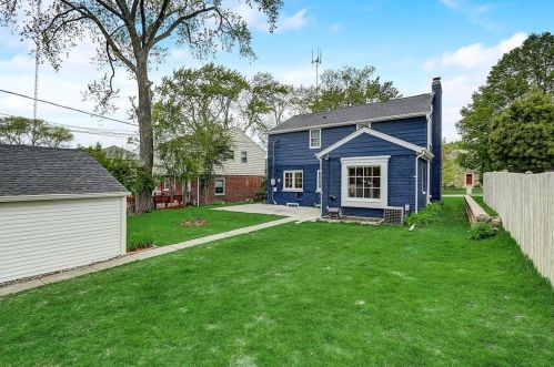 4318 Alpine Ave, Milwaukee WI  53211-1411 exterior