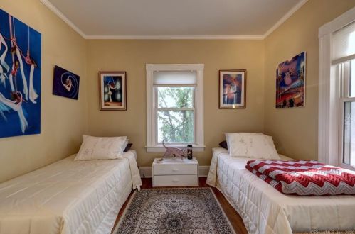 129 Rogers Ave, Milford CT 06460-6440 exterior