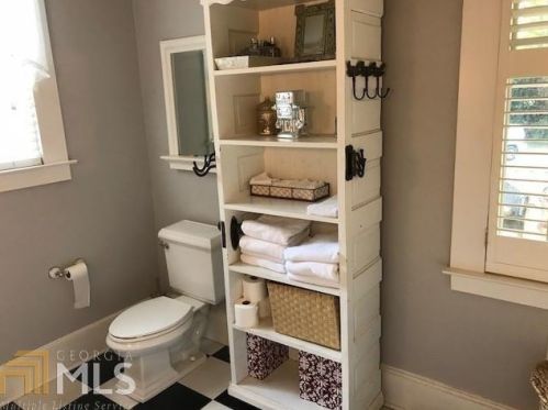 1528 Cambridge Ave, Atlanta GA 30337-2110 exterior