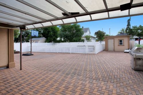 797 Corona Ave, Valley Stream NY 11580-4348 exterior