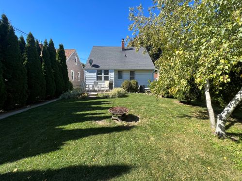 2640 71st St, Milwaukee, WI 53219-2511