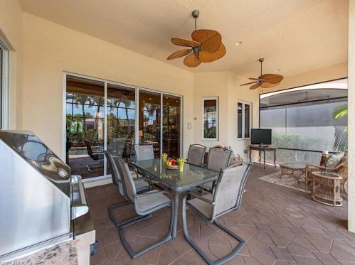 5976 Hammock Is Cir, Naples FL 34119-4649 exterior