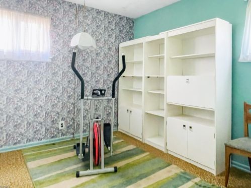 47 Cornell Dr, Clark NJ 07066-3206 exterior