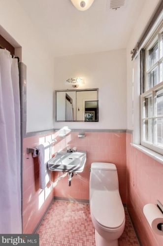 1101 Morningside Ln, Alexandria VA 22308-1042 exterior