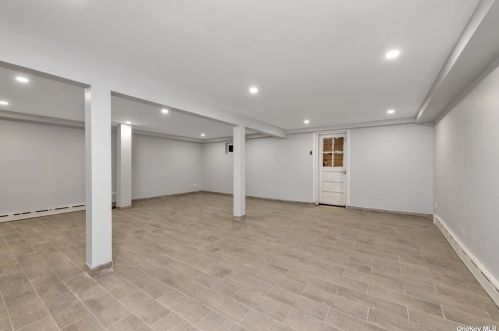 1081 Chestnut St, Valley Stream NY  11580-2157 exterior