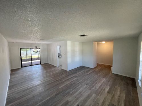 642 Curtis St, Fort Pierce FL 34983-1916 exterior