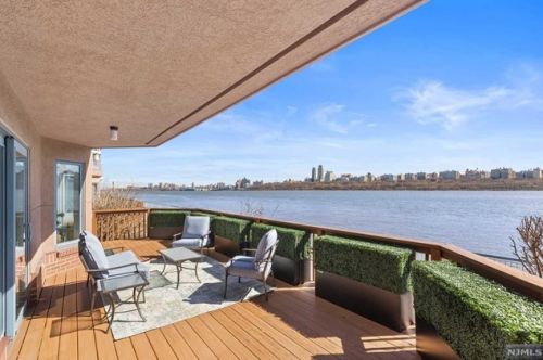 102 Adams Ct, Edgewater NJ 07020-1654 exterior