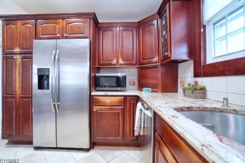 80 Howard St, Perth Amboy NJ 08861-1525 exterior