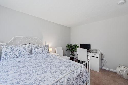 5 Spillway Ln, Concord NH 03301-8303 exterior