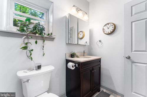 2238 Gerritt St, Philadelphia PA 19147-5821 exterior