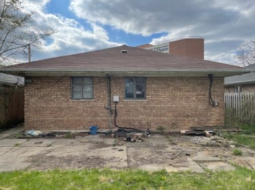 9529 Constance Ave, Chicago, IL 60617-4768