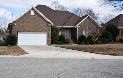 504 Hickory Leaf Ct, Lumberton, NC 28358-2336