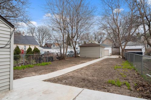 2540 Booth St, Milwaukee WI 53212-2907 exterior