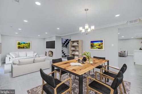 8901 Linton Ln, Alexandria VA 22308-2438 exterior