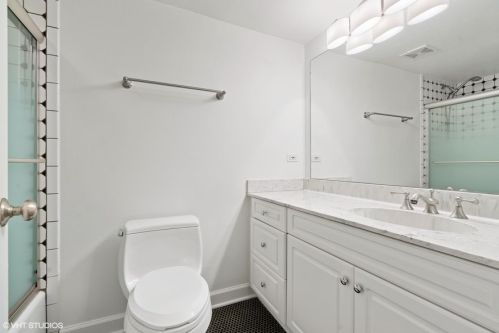 3705 Magnolia Ave, Chicago IL 60660-1496 exterior