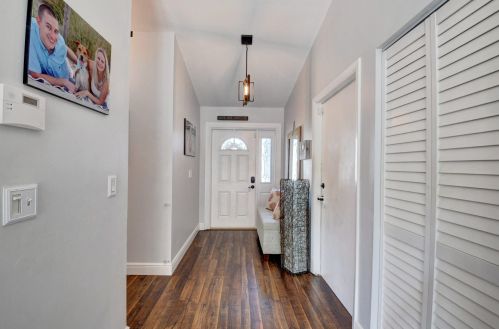 9815 Goldenrod Dr, Boynton Beach, FL 33437-3607