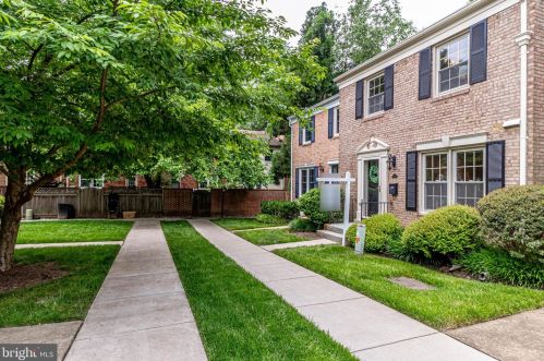 1560 Bruton Ct, Mc Lean, VA 22101-4301