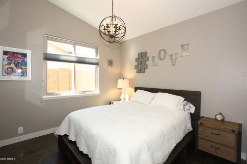 4515 Chisum Trl, Phoenix AZ  85050-8568 exterior