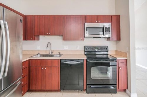 10112 Enchanted Oaks Ct, Tampa FL  33615-1616 exterior