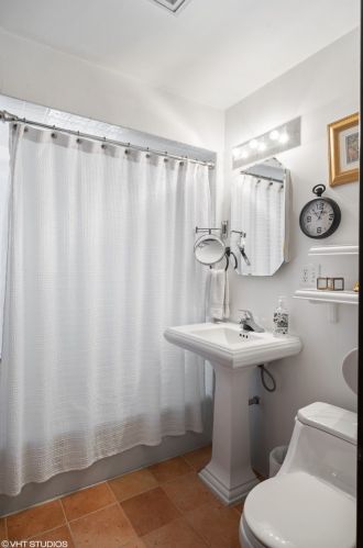 1823 22 Pl, Chicago IL 60608-4004 exterior