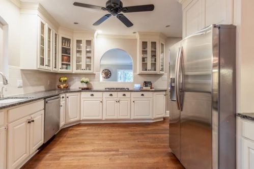 3103 Dl Dr, Atlanta GA 30305-2722 exterior