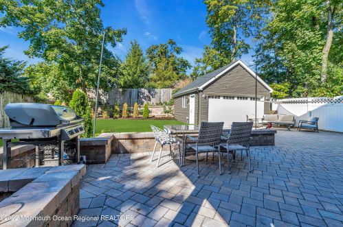 33 Avenue C, Atlantic Highlands NJ  07716-1069 exterior