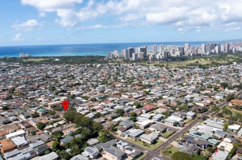 702 10 Ave, Honolulu HI 96816-2930 exterior