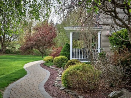 57 Brimstone Hl Rd, Middletown NY 10941-3349 exterior