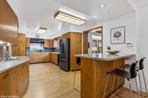 5800 Kenneth Ave, Chicago IL  60646-5910 exterior