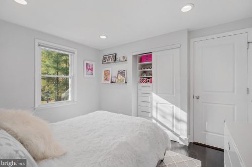 9301 Bentridge Ave, Rockville MD 20854-2860 exterior