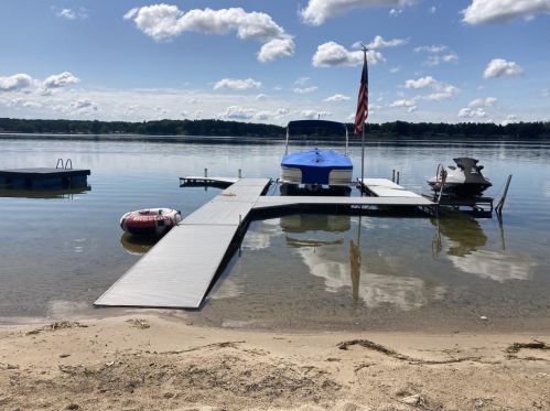 5725 Harding Ave, Meskegon, MI 49442-1822