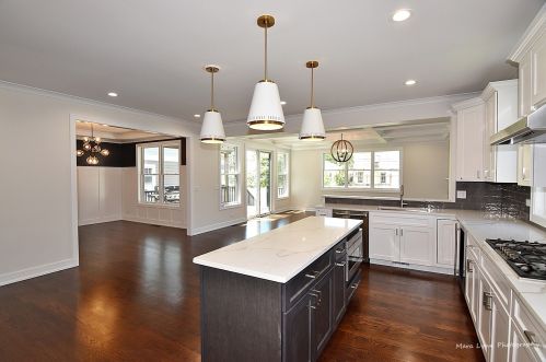 385 Berkley Ave, Elmhurst IL 60126-3167 exterior