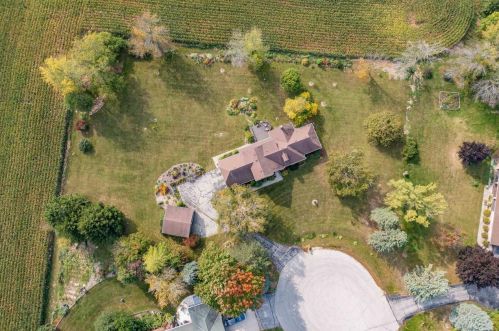 6258 Silver Hl Dr, Manitowoc WI 54220-9328 exterior