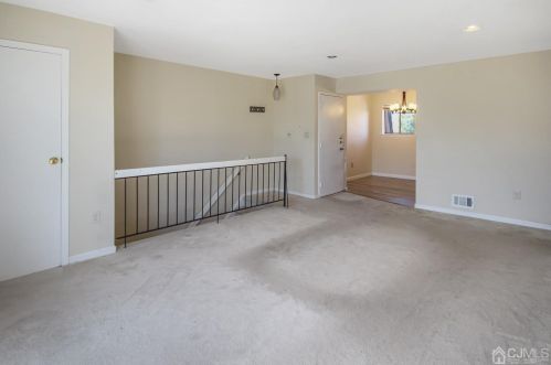 1220 Oaks Blvd, New Brunswick NJ  08902-2153 exterior