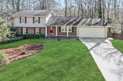 6768 Lockridge Dr, Atlanta GA 30360-1561 exterior