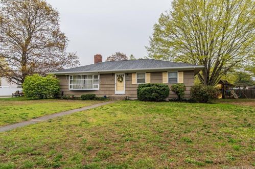 86 Adelaide St, Killingly, CT 06239-2702