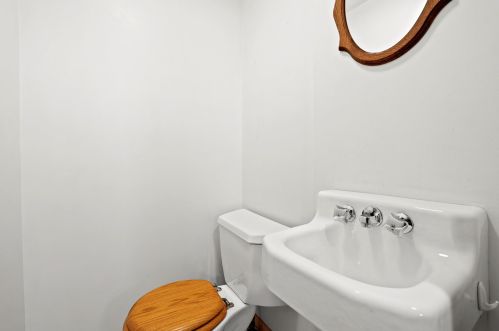 1901 Elmdale Ct, Milwaukee WI 53211-2342 exterior