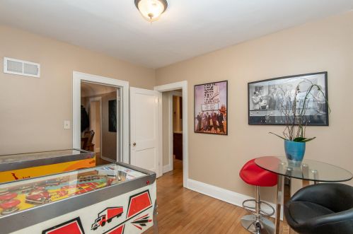 2905 Hackett Ave, Milwaukee WI 53211-3442 exterior