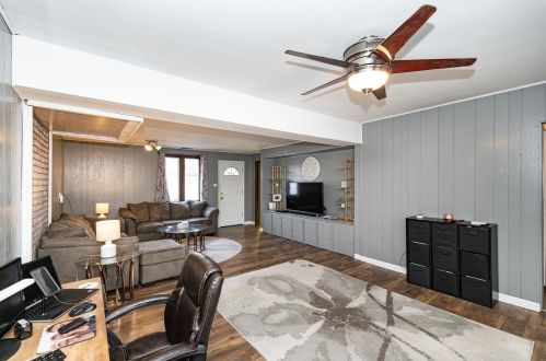 11601 Komensky Ave, Chicago IL 60623-1229 exterior