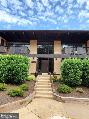 7843 Enola St, Mc Lean, VA 22102-7833