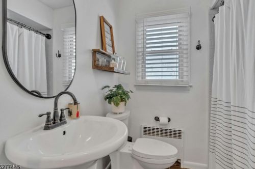 15 Harding Ave, Clark NJ 07066-2544 exterior