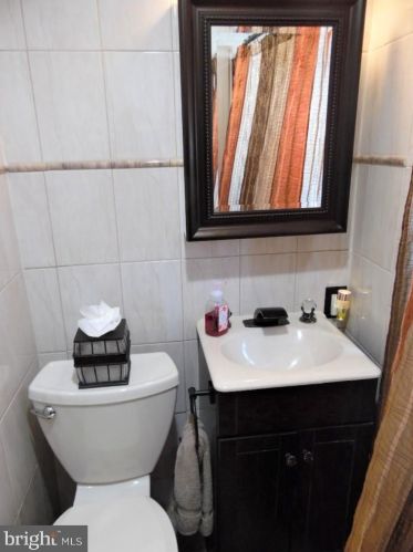 2449 Camac St, Philadelphia PA 19148-4311 exterior