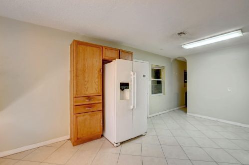 1405 Boston Ave, Fort Pierce FL 34950-3995 exterior