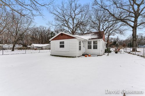 2386 Manahan Ave, Meskegon MI 49444-2666 exterior