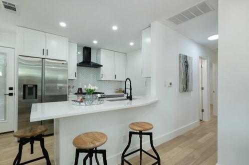 1113 Estes Ave, Austin TX 78721-2629 exterior